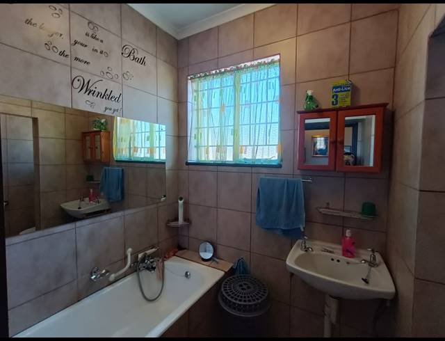 3 BEDROOM HOUSE FOR SALE IN VANDERBIJLPARK CW 5